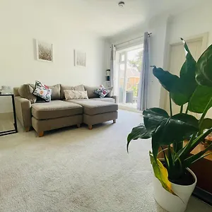  Apartment 1 Bed With Terrace & Off-road Parking